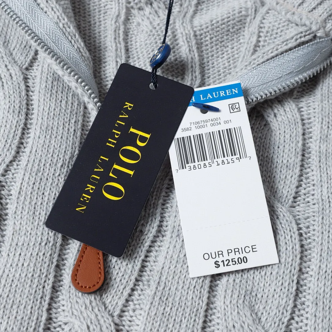 P194 Style number: 603 -Ralph Lauren 24ssRL half-zip long-sleeved sweater with classic war horse logo embroidery on the chest, pullover jacket -The item is made of dyed and spun yarn, purchased from the original version. A full set of customized accessories. Details determine success. Big new autumn and winter style. The item weighs more than 800 grams. It is soft and delicate and does not tie the body. The upper body effect is very nice and has a loose fit. -Color: navy blue, off-white, gray -Size: S/M/L/XL/2XL
